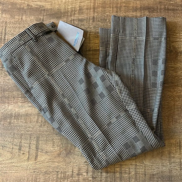 Burberry pants NWT SIZE 48 US